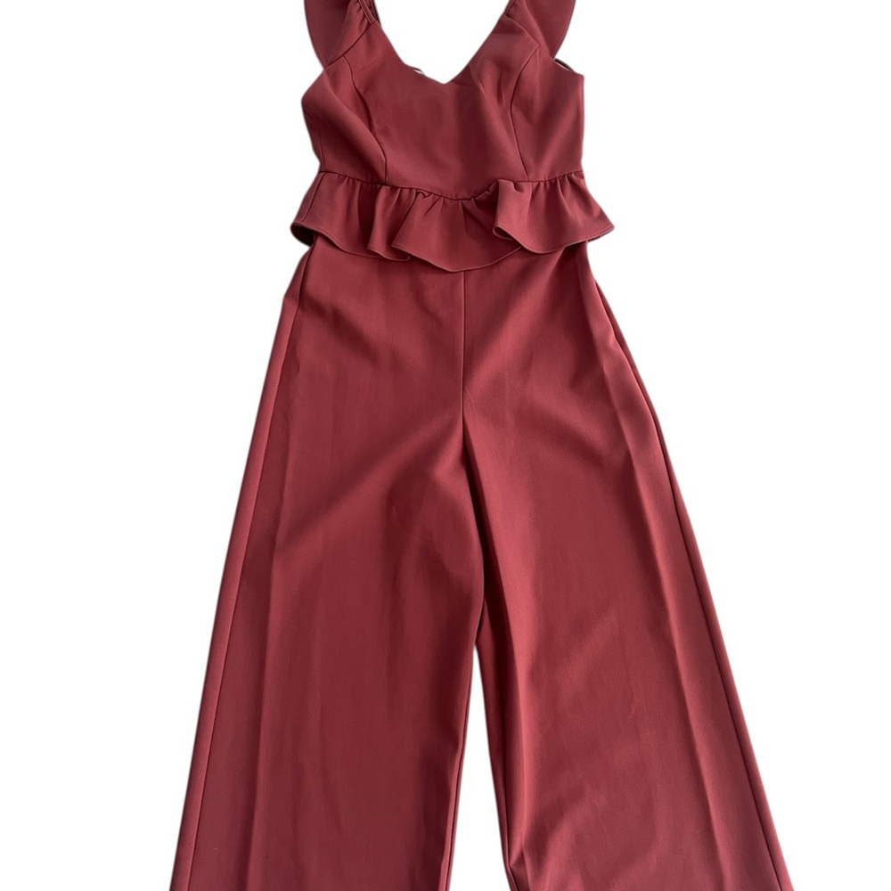 Gianni Bini Red Jumpsuit with V-Neck and Wide-Leg Design